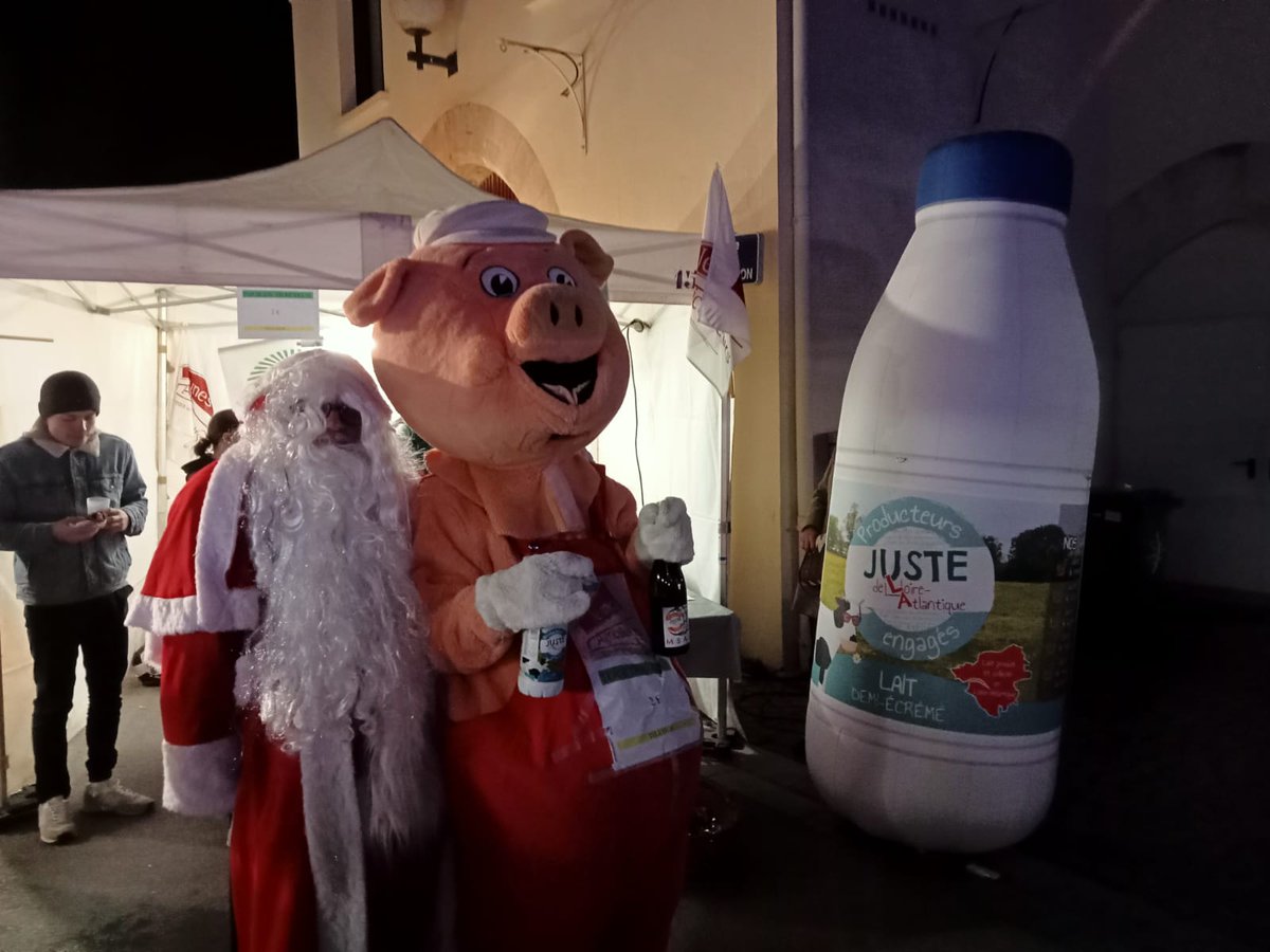 Nos #agris ambassadeurs #JusteDeLA ont réchauffé les coeurs ce week-end au marché de Noël de Nozay ‼😍

Vendus :
- 92l de #lait 🥛
- 89 bouteilles de #muscadet 🥂

Bravo à eux 👏😘

#agriculture #produitslocaux