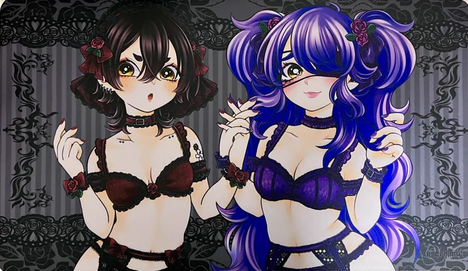 ラバーマットこちらも通販予定しておりますいつものusachimu's!!とは違ったゴスロリちっくでダークな印象に頭身絵のグッズは実はレアです60×35㎝と大きいので見応えもあるおすすめ商品です☆!#ラバーマット#キーボードマット#usachimus 