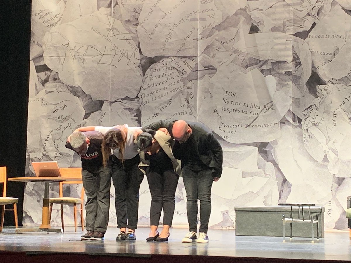 Ambfiteatre's tweet photo. Bones notícies!🤩🎭
Aquesta era la 1a vegada q acudiem al Concurs d Teatre Vila d Mislata i hem sigut nominats al🏆Premi "Maties Ruiz" al millor ús de la llengua i la dicció!🎉
X a nosaltres és tot un honor i un orgull!😉
Visca el teatre amateur! 💃💃💃❤️
@lloret_josep #vaxtu https://t.co/5QBOmPyGGY