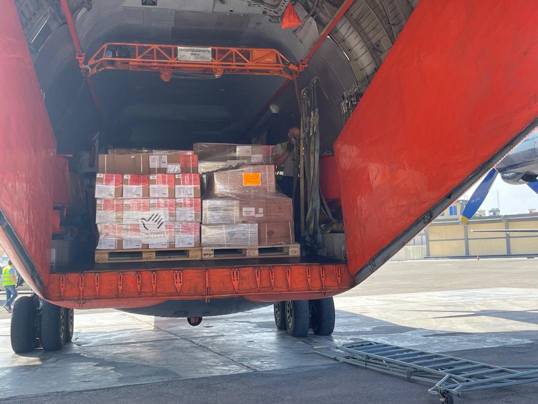 ItalyinSomalia's tweet image. A flight from Italy has landed in Mogadishu, carrying over 8 tons of trauma kits and medical material.

Italy is committed in supporting the health sector in Somalia to assit casualties from terrorist attacks &amp;amp; support the wounded in the fight against Al-Shabaab.