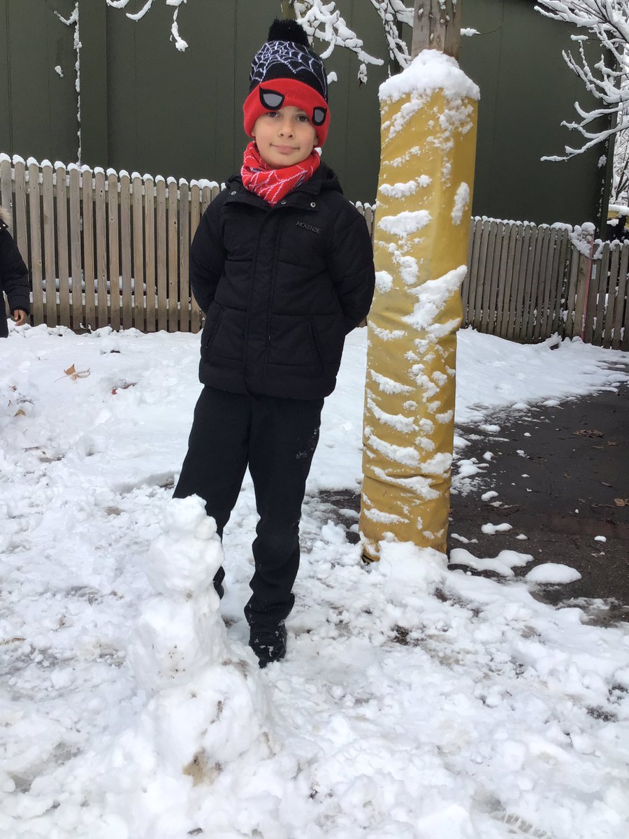 Discovery_Y2's tweet photo. We had lots of fun playing in the snow, building snow men and making snow angels ❄️☃️ https://t.co/lDqewgjMkN