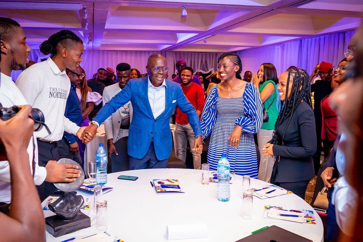 Opetuyii's tweet photo. Lagos State Governor, Mr @jidesanwoolu met and listened to @Fejizzy, Founder @PatriciaSwitch - a Fintech company focusing on blockchain technology, @AnthonyAzekwoh a digital artist; @FolakeOwodunni CEO @EResponseAfrica &amp; Toheeb Balogun, co-founder @thehook_ng amongst others. https://t.co/6G8EyrsLoN