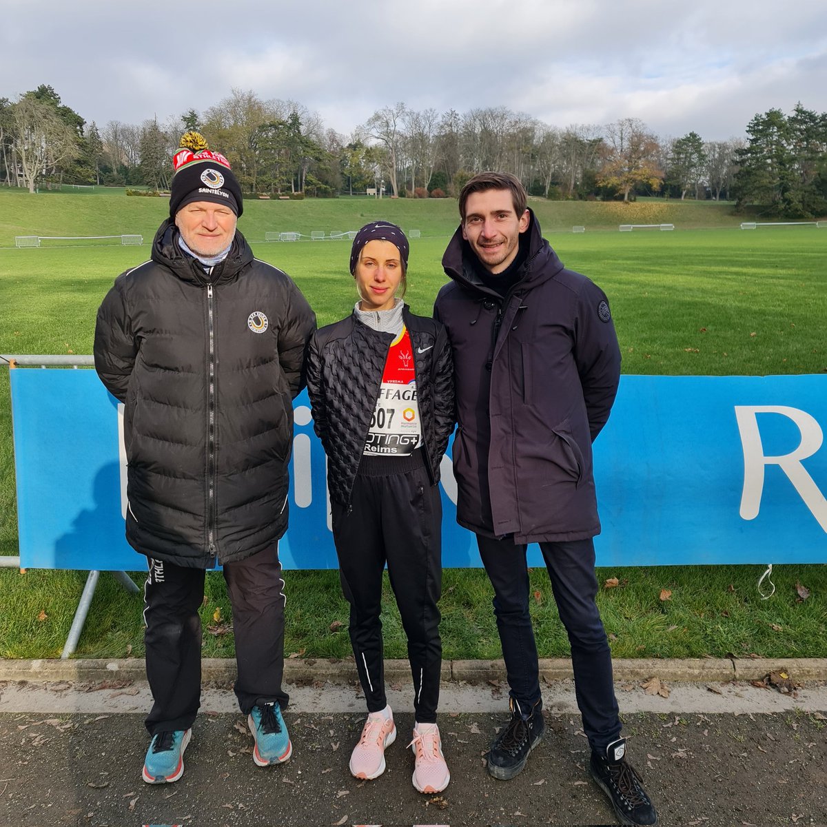 Rencontre exceptionnelle avec Marie Nivet membre de l'équipe de France de #Trail et licenciée à l' <a href="/EFSRAthletisme/">Entente Family Stade Reims Athlétisme</a> à l'occasion du Cross National de #Reims.
<a href="/ArnaudRobinet/">Arnaud Robinet</a> <a href="/ChristianBruyen/">Christian Bruyen</a>