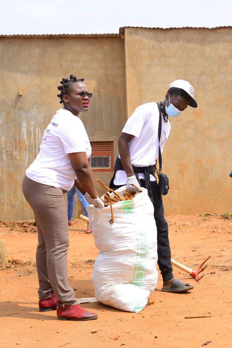 The church environment club participated in cleaning the community after the Gender Based violence  engagement
#gabdhoupdates
#DCA
#withrefugees
#16daysofactivism
@OPMUganda @RGabdho @unhcr