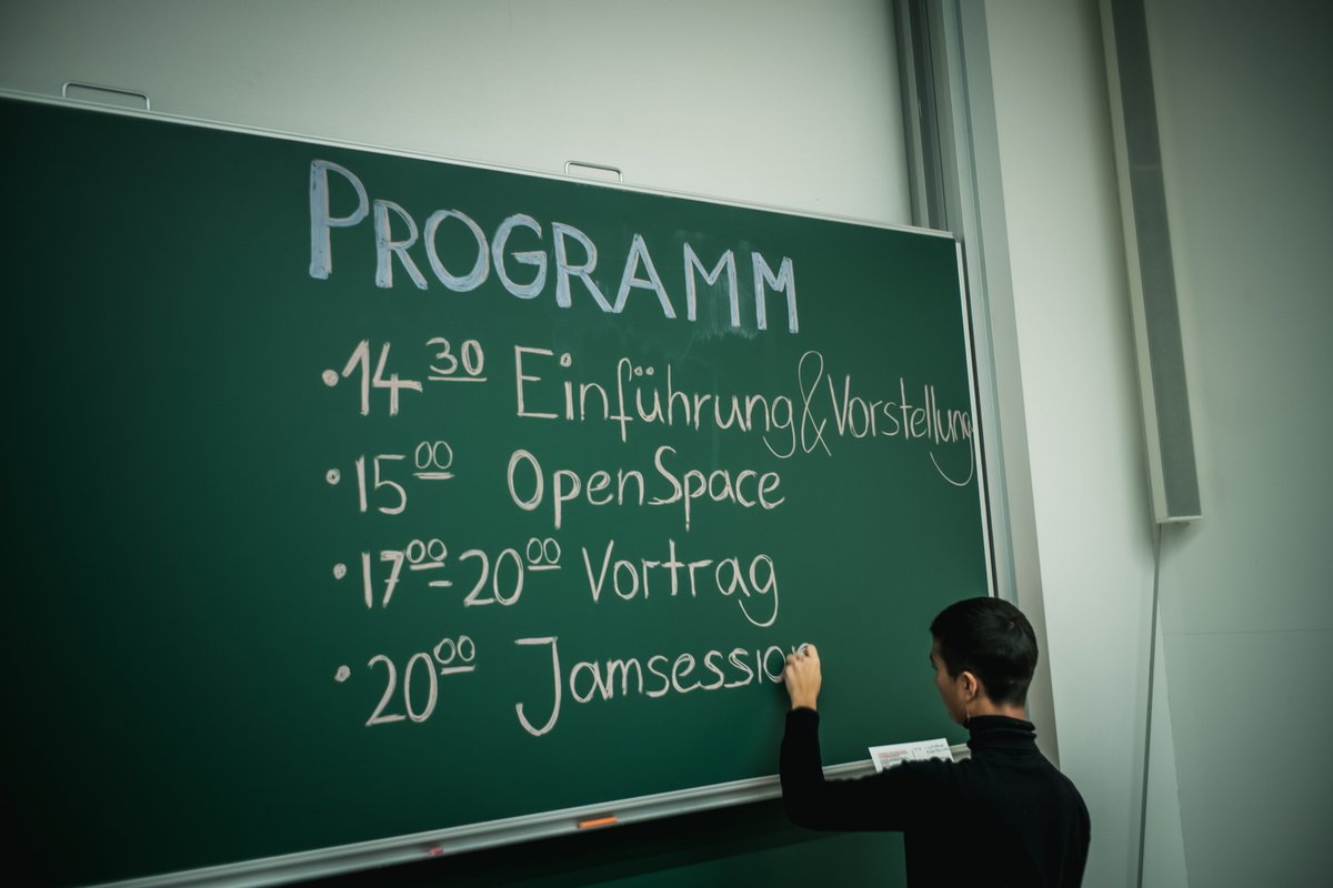 TU_Besetzt's tweet photo. Unser heutiges Programm steht fest! Komm vorbei, im open space arbeiten wir gemeinsam basisdemokratisch unsere Forderungen aus. Lass uns die TU politisieren!
#tubesetzt #121222 https://t.co/YiitlG2c4T