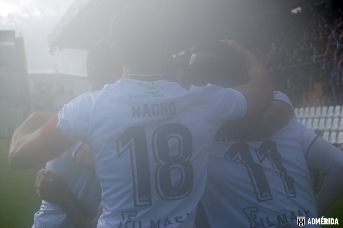 🤪 Hasta la cámara se puso nerviosa con el gol de <a href="/carloscinta6/">carlos cinta</a> 

🌧️☔️ Por poco no se nos constipa 

#ElDerbiExtremeno 
#MéridaBadajoz