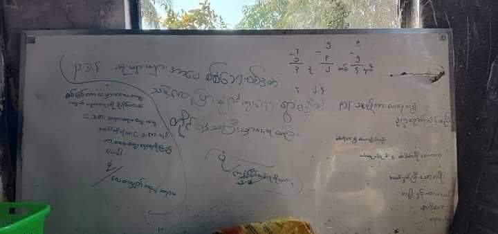 miN13700's tweet photo. Junta troops who torched thousands of houses in >20 vlgs of Sagaing's Depayin tsp from Dec 1 to Dec 12, BURNT DOWN nearly 100 houses in MaeOh vlg on Dec 10 &amp; Dec 11, &amp; an elderly man died in the fire. They also wrote texts threatening to burn vlgs that support PDF.
#2022Dec12Coup https://t.co/D9hcTKlmLQ