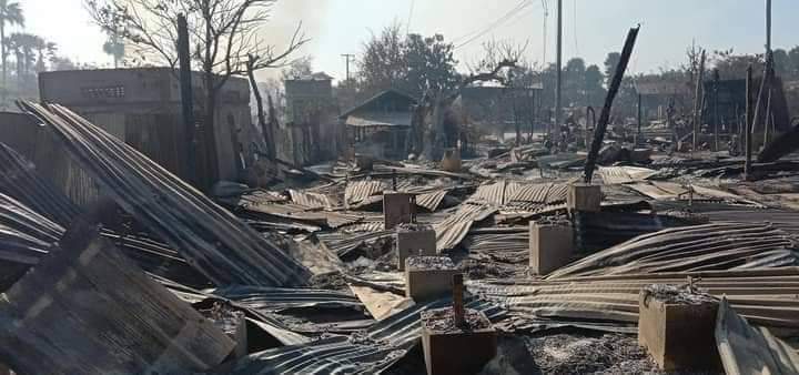miN13700's tweet photo. Junta troops who torched thousands of houses in >20 vlgs of Sagaing's Depayin tsp from Dec 1 to Dec 12, BURNT DOWN nearly 100 houses in MaeOh vlg on Dec 10 &amp; Dec 11, &amp; an elderly man died in the fire. They also wrote texts threatening to burn vlgs that support PDF.
#2022Dec12Coup https://t.co/D9hcTKlmLQ