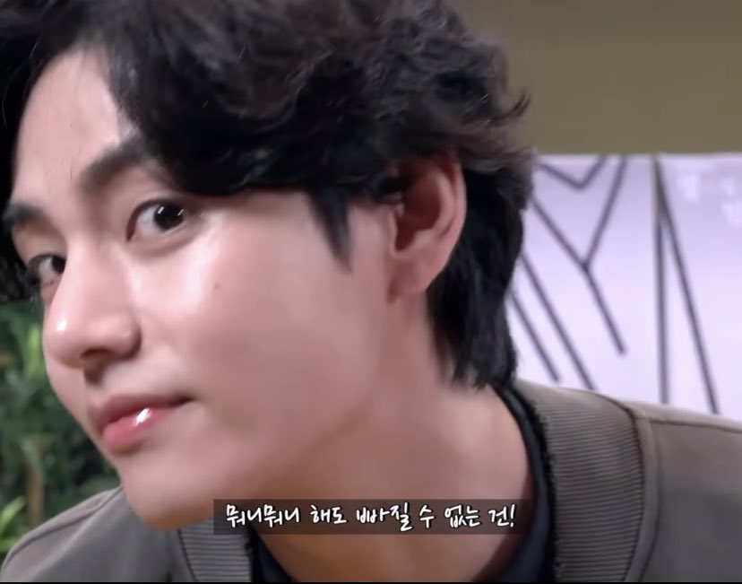 DailylofV's tweet photo. Kim Taehyung is so handsome ✨
 https://t.co/N15NOG1DLA