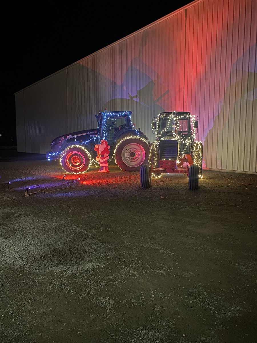 LesDouglas6's tweet photo. @maxarmstrong My two Black Knights at Kucera Farm Supply in Alvinston Ontario https://t.co/fDn3KigMOb