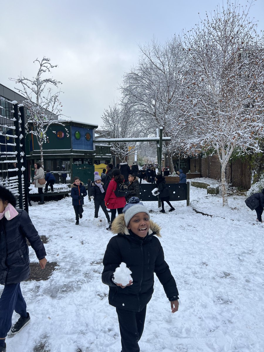 We are having snow much fun at break time today ❄️☃️

#NWFed #londonsnow