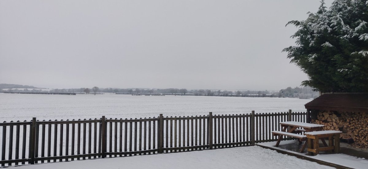 theplaneworks's tweet photo. #uksnow 2/10 PE28 just another sprinkling starting https://t.co/ZDprzenCAK