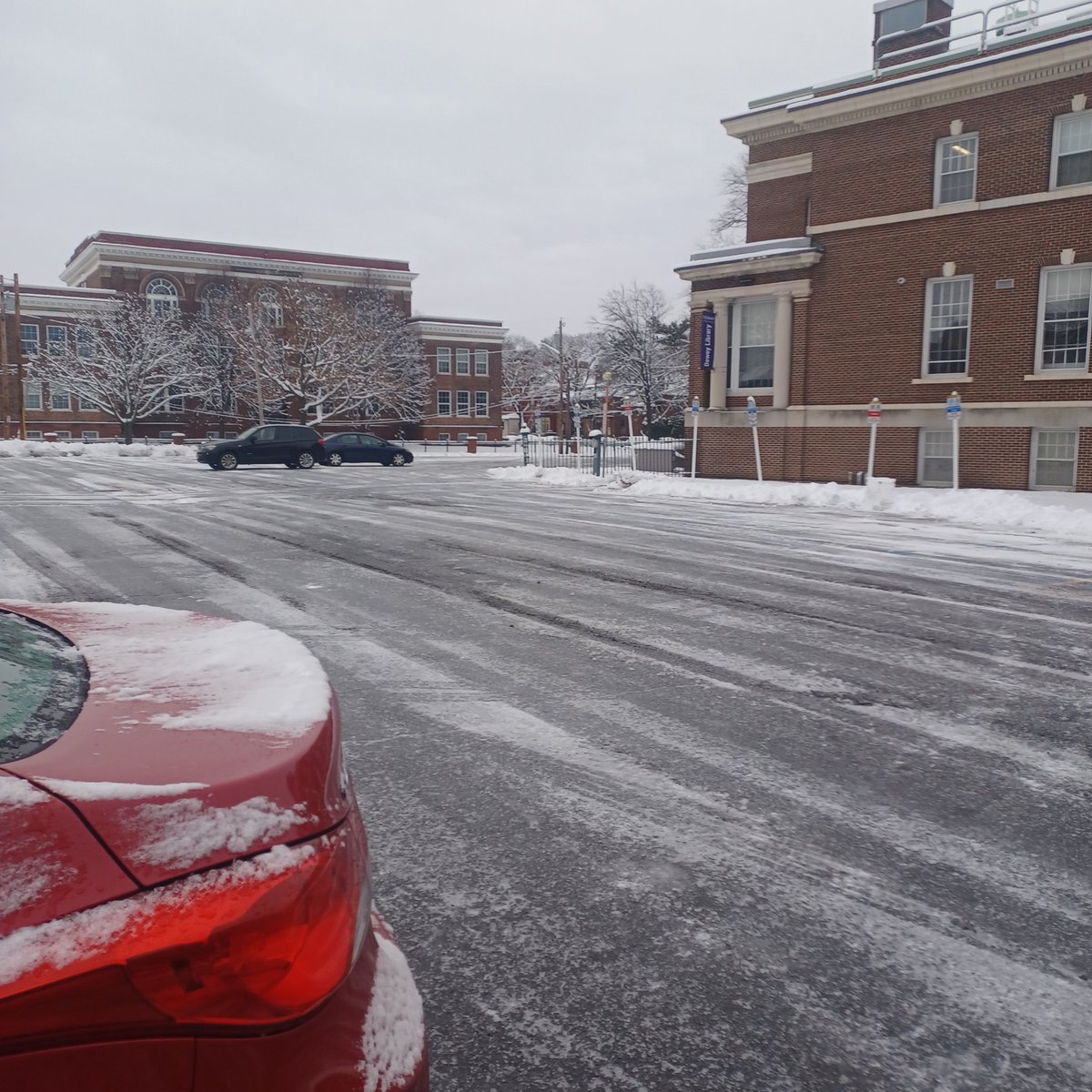 Thank you @ualbany Facilities! You always get it done in winter weather!