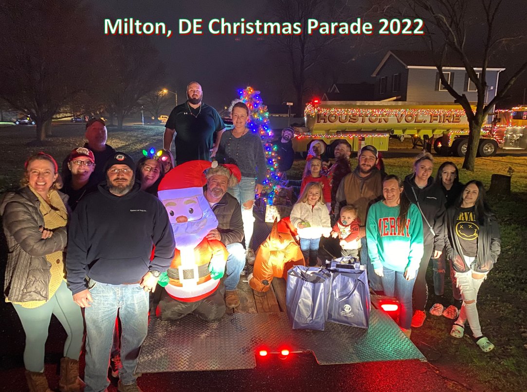 ELTCustomerSrvc's tweet photo. It has become a tradition for our Laurel, DE team members & their families to enter a float and participate in the annual Milton, DE Christmas parade. We love this photo captured during the event last Wed. night, Dec. 7th.
#EasternLiftInTheCommunity https://t.co/difpthYvdU