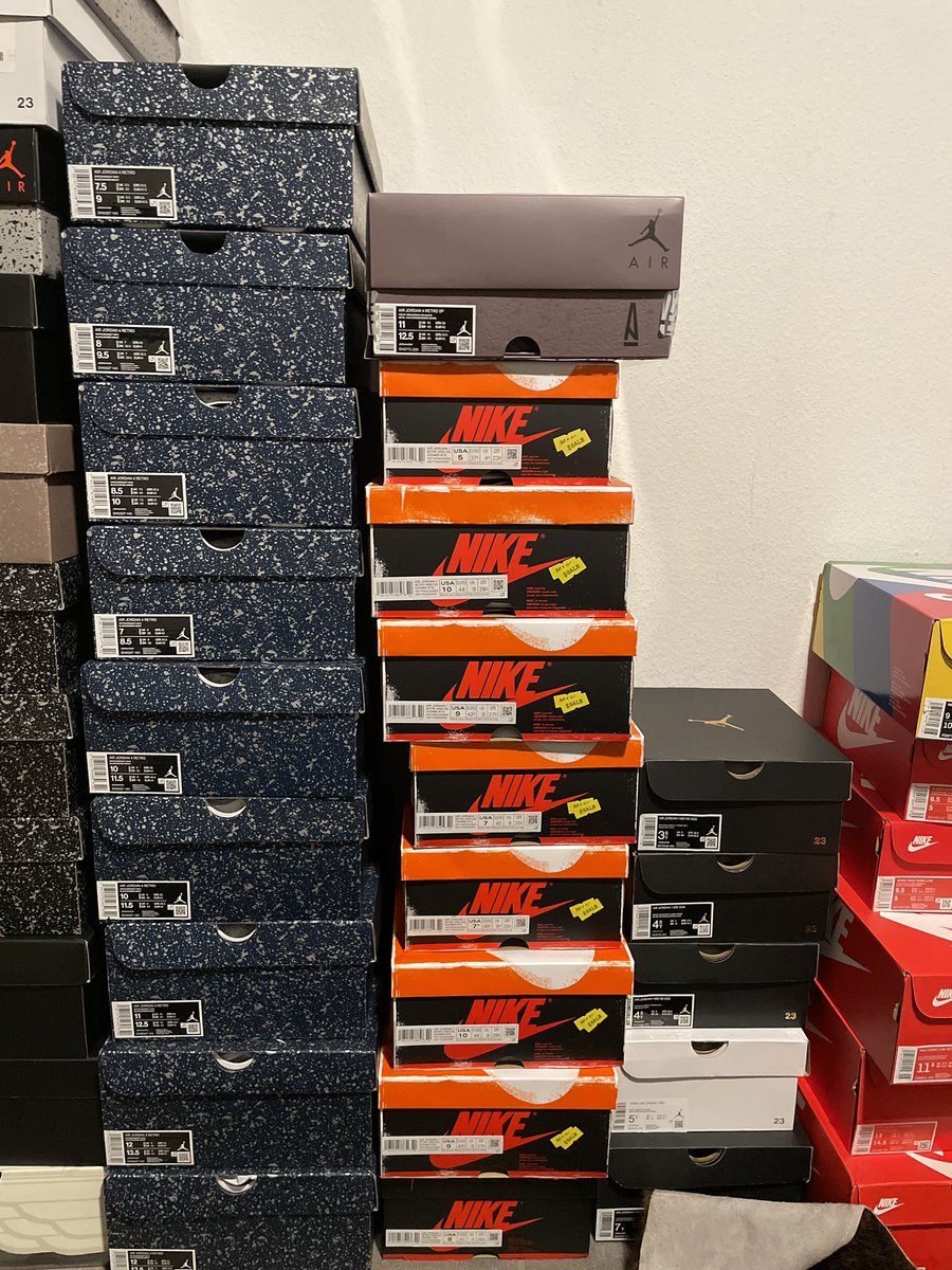The_NF1's tweet photo. Stopped buying sneakers for 3 months.
Came back for lost and found release 0 Plan what I was doing, @OuttryFNF helped me Fokus on the good stores, setups, everything 💜 Thanks for that fam ! BTW we have 4 more Midnight Navy’s and 1 Amm to come. https://t.co/gvf9V3P6uV