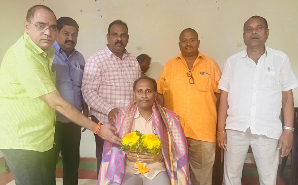 SVIST2008's tweet photo. PhD has been awarded to Mr. K V Panduranga Rao garu, HoD, CSE.

DR. KVP has submitted his thesis on AN IMPROVED CHUNK-BASED FRAMEWORK ON DEDUPLICATION IN SECURE CLOUD COMPUTING

He has been awarded Ph.D from K L University https://t.co/D2QvkA3WBZ