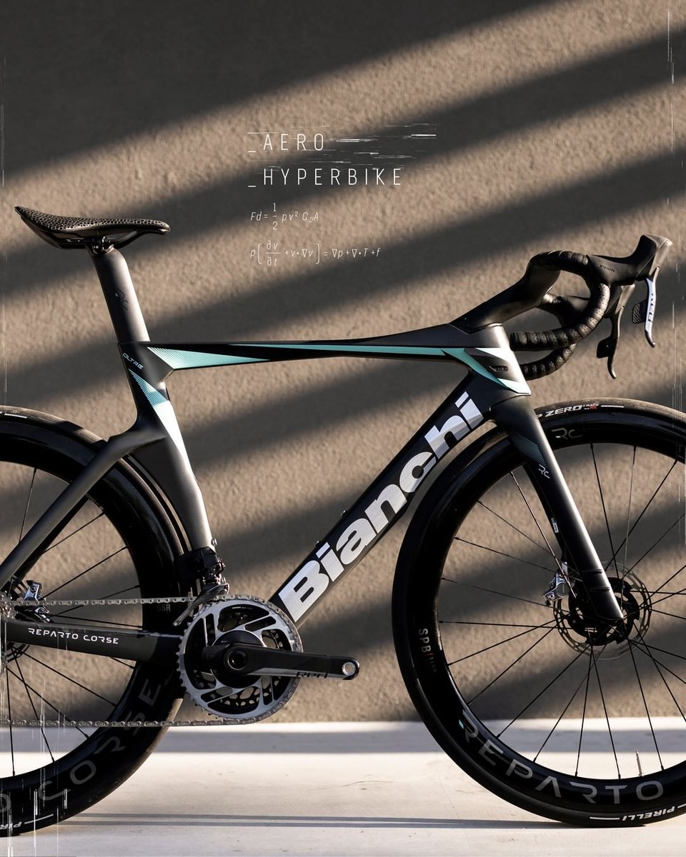 BianchiJAPAN's tweet photo. エアディフレクター、ハンドルバー、エアロを追求したフレーム形状には彫刻のような美しさが宿る

ハイパーバイク - Oltre RC

#OltreRC #BianchiOltre #Oltre #Aerovolution #ビアンキ #Bianchi #RideBianchi https://t.co/2hDdWXKMtM