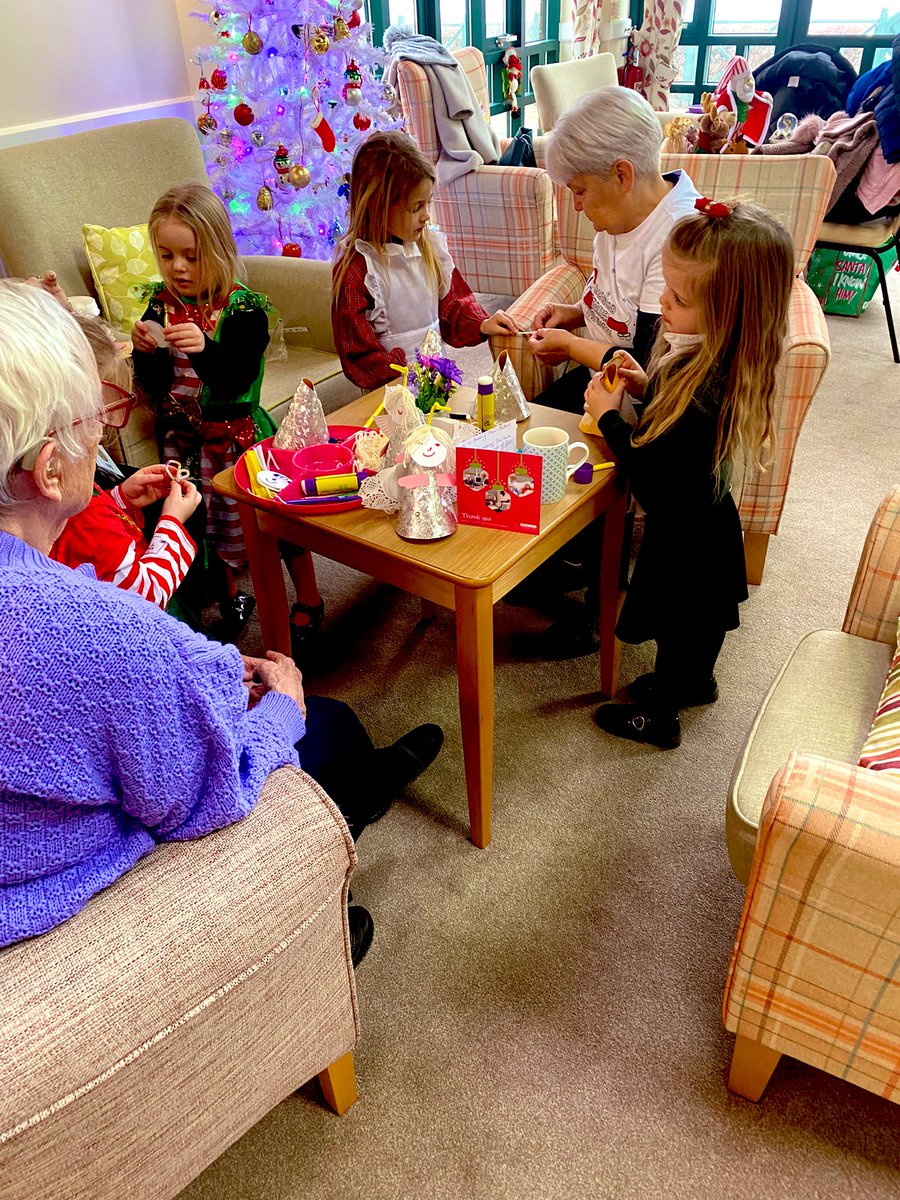 childrensuni's tweet photo. Having a wonderful time @PFH_Hull with @IngsPrimary the games are out and we’ve got lots more to look forward too 🎅 🎄 🎁 #intergenerationalexperience https://t.co/J4Mod7gR3W
