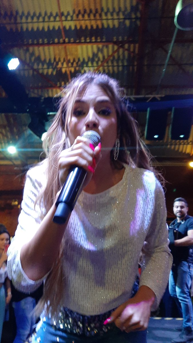 Licaecarp's tweet photo. Parabéns pra essa pessoa q rem um coração gigante,q é uma mor de pessoa a perfeição em pessoa.
Te desejo sempre o melhor q a felicidade e o sucesso sejam seus pares constante te amooo muito nenem.
@gabimartins https://t.co/RcBMq7P4ei
