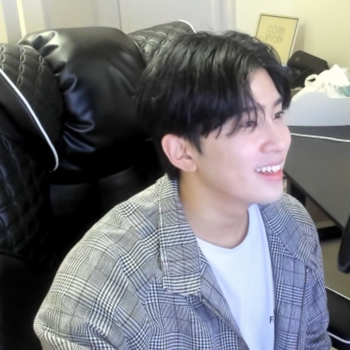 kimShihyun_Th's tweet photo. [🐰] มีเด็กอายมบูดเล่นเกมให้ดูค่า~ 🥲🫶🏻💕 มาเป็นกำลังใจ หรือพูดคุยกับเจ้าเด็กกันเร็ว~ น้องชีฮยอนรอรับพลังอยู่น้า ❤️‍🔥✊

📌: https://t.co/I1oevXgcHU

#김시현 #KIMSHIHYUN #คิมชีฮยอน https://t.co/YxPIynIaGv