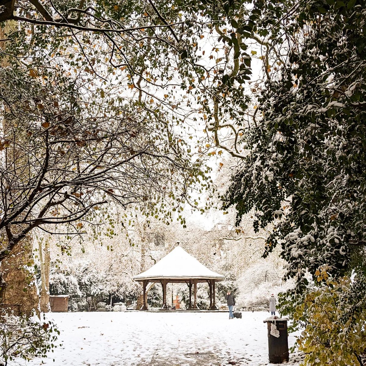 LSEalumni's tweet photo. London looking like a Christmas card this morning! ❄️

#londonsnow https://t.co/1bWnhu7uF3