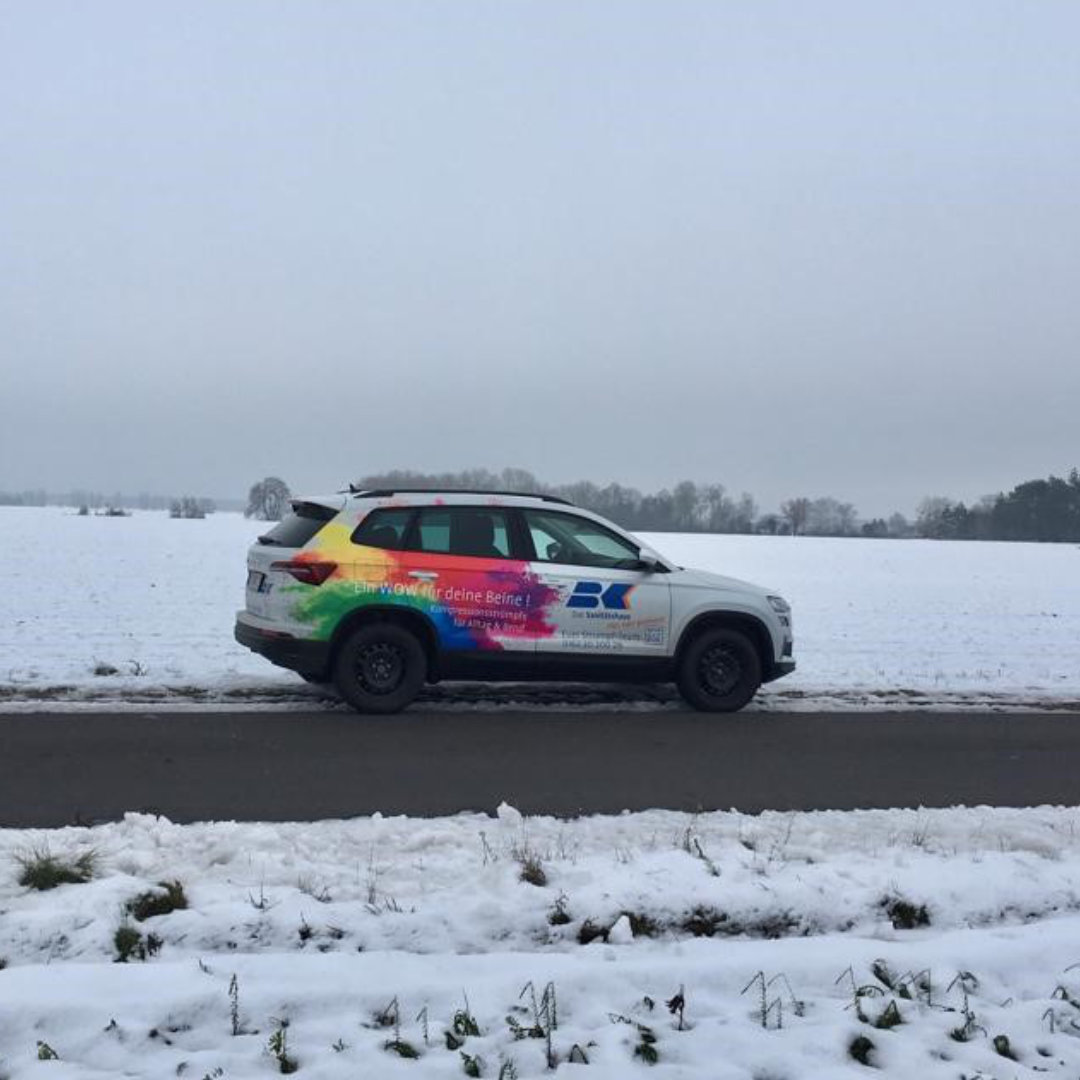 BK_GmbH's tweet photo. Von wegen graue Jahreszeit ❄ Wir bringen Farbe zu euch nach Hause und an eure Beine 😉 #bksanitätshaus #bkontour #kompressionsstrümpfe #colour #daslebenistbunt https://t.co/slXWOE45n6