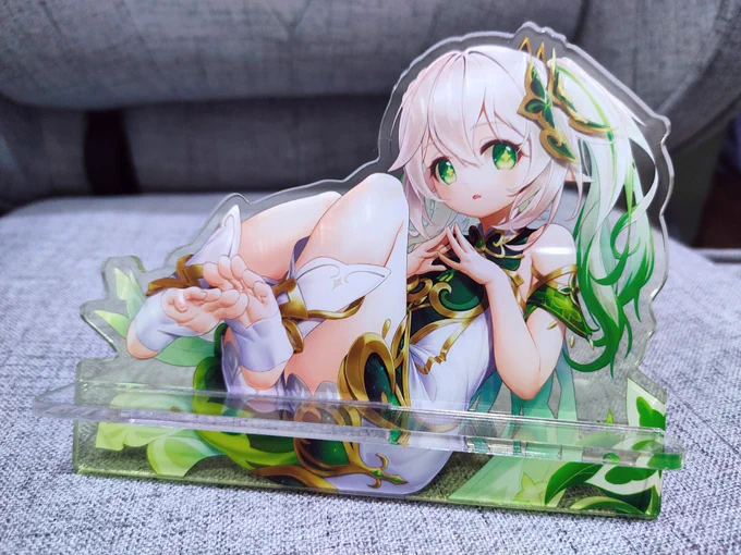 【Comic Fiesta 2022 New Merch Preview~ Part 3~】Bronya SW Acrylic Standee + Nahida Acrylic Phone Stand!!!~BIG UPGRADE~ New acrylics now comes with a nice-looking gradient tint around the clear area~ UwUBooth  xFate=ThiccCult (P-E14) 