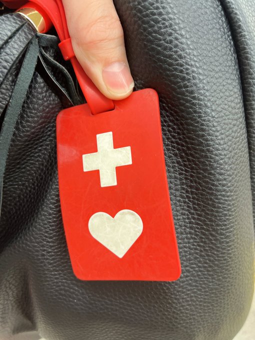 ヘルプマーク、体は大丈夫なんですって断ったら低音ボイスでレディーファーストっていってにこやかに譲ってくれた人がイタ・・・ 日本にもダンディーが残っているのね https://t.co/oGZO92QR<a href="/tag/%E6%A3%AE%E9%87%8E%E3%82%86%E3%81%AE"class="tags"><span>#森野ゆの</span></a>