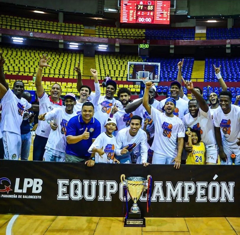¡CAMPEONES!🏆🚓👮🏼‍♂️⭐️✨

La policía <a href="/Soyatleticopty/">atletico_baloncesto</a> se coronó campeón de la <a href="/lpbpanama/">LPB Panamá</a> tras vencer 71-55 a los Caballos de Coclé y ganar la serie 3-2 en un juegos muy emocionantes.🏀🔥

La policía consiguió su primer título de la LPB.😎🔥

#JMDeportes #lpbpanama