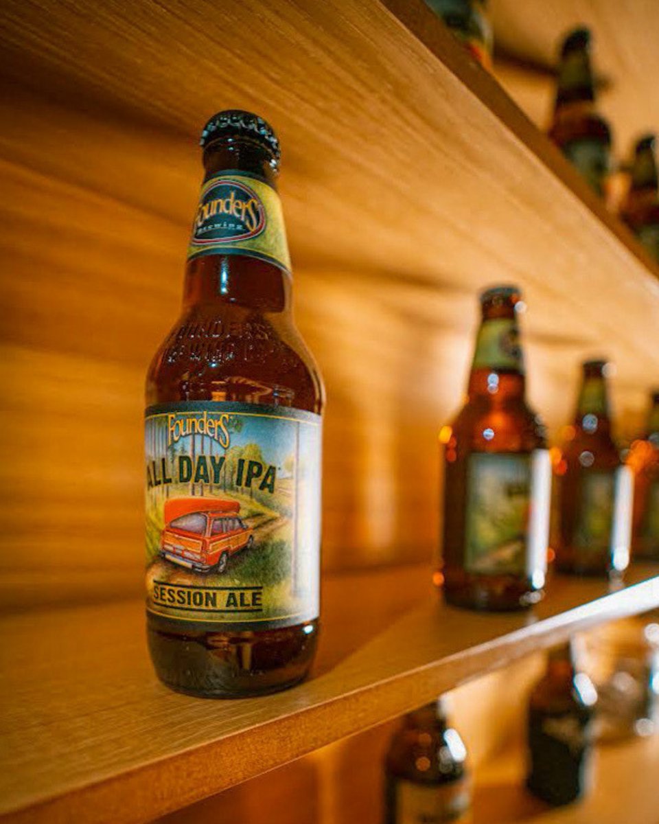 foundersbrew_es's tweet photo. Preparándonos para recibir a los que vuelven a casa por Navidad 🎄🍺

Que nunca te falte All Day IPA! 

.
.
.
#AllDayIPA #FoundersBrewing #CraftBeer #IPABeer https://t.co/EU36xDkMhx