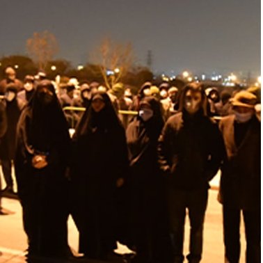 iranhrs99's tweet photo. جمهوری اسلامی اعلام کرد:« #مجیدرضا_رهنورد در "ملاءعام" اعدام شد.»

و مردم نوشتند:‌ «مجیدرضا رهنورد در "ملاء خاص کفتاران" اعدام شد»

کدامیکی درست است؟ https://t.co/4zKWIrGXO7