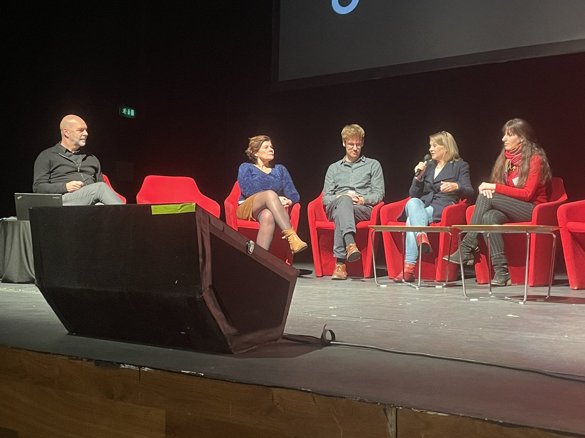 First #SIMMposium7 session at <a href="/guildhallschool/">Guildhall School of Music & Drama</a> on Assesing Social Impact raised deep questions about the possible role of music in wider social justice processes - do we understand the pathways well enough?