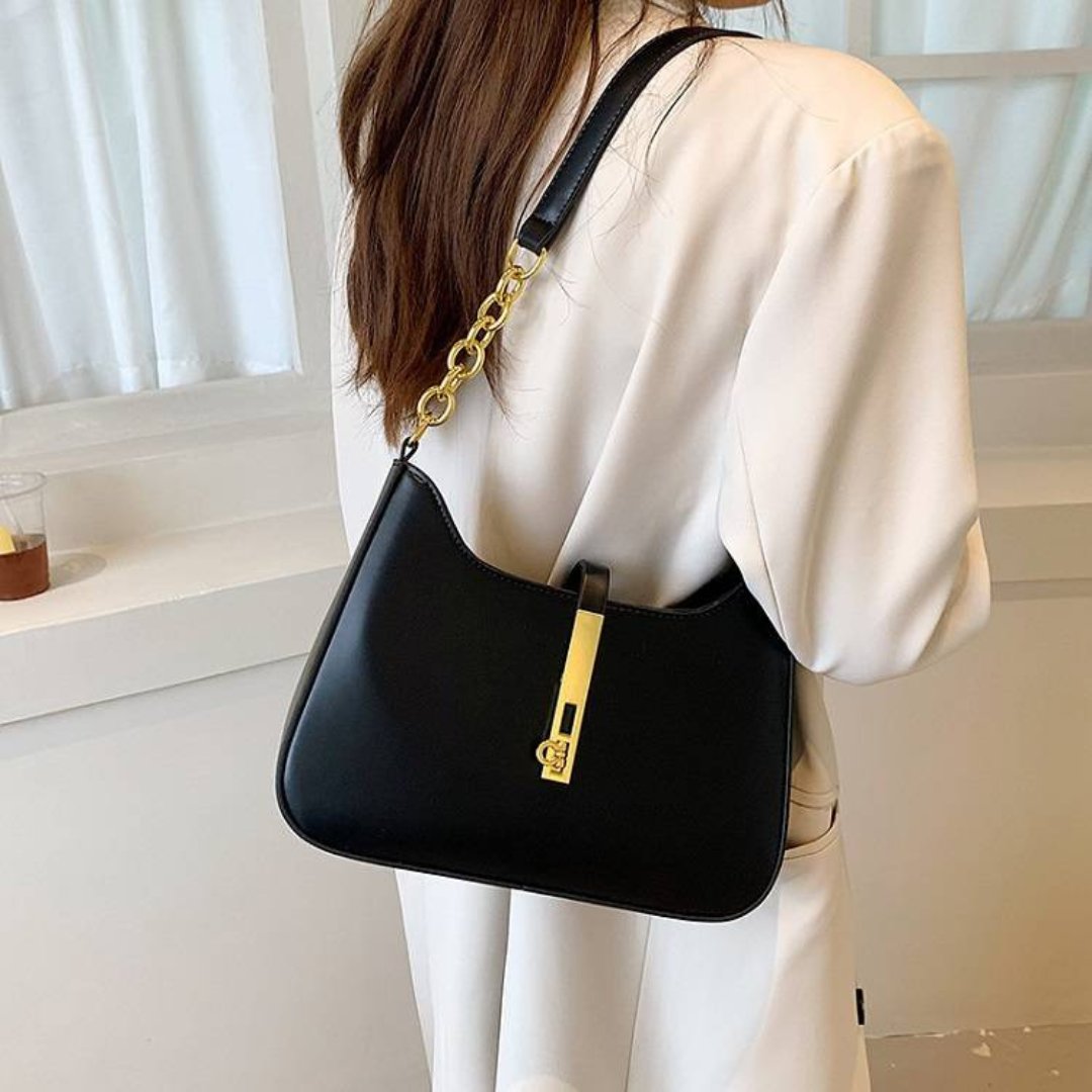 PiChal14's tweet photo. อหห เพิ่งเคยเจอ;-; Baguette bag ที่ทรงเรียบๆแต่โคตรสวยย😭 สะพายแล้วอัพเวลเป็นราชนิกุล ใส่ของจุ้กจิกได้เยอะ บอกไปจะเชื่อมั้ย แต่หมดนี่สองร้อยนิดๆ👀🤏🏻 https://t.co/4QbYRcqHbB