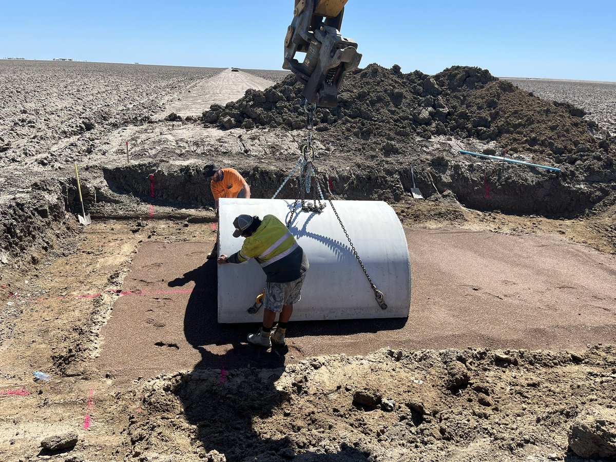 Install in the outback 🤠🤠 🥵stabilised sand to stop any sinking and movement in some black soils for these bad boys!
<a href="/PadmanStops/">Padman Stops</a> <a href="/padmanws/">Padman Water Solutions</a> 
#precastconcrete #developthenorth #irrigation #australianmade