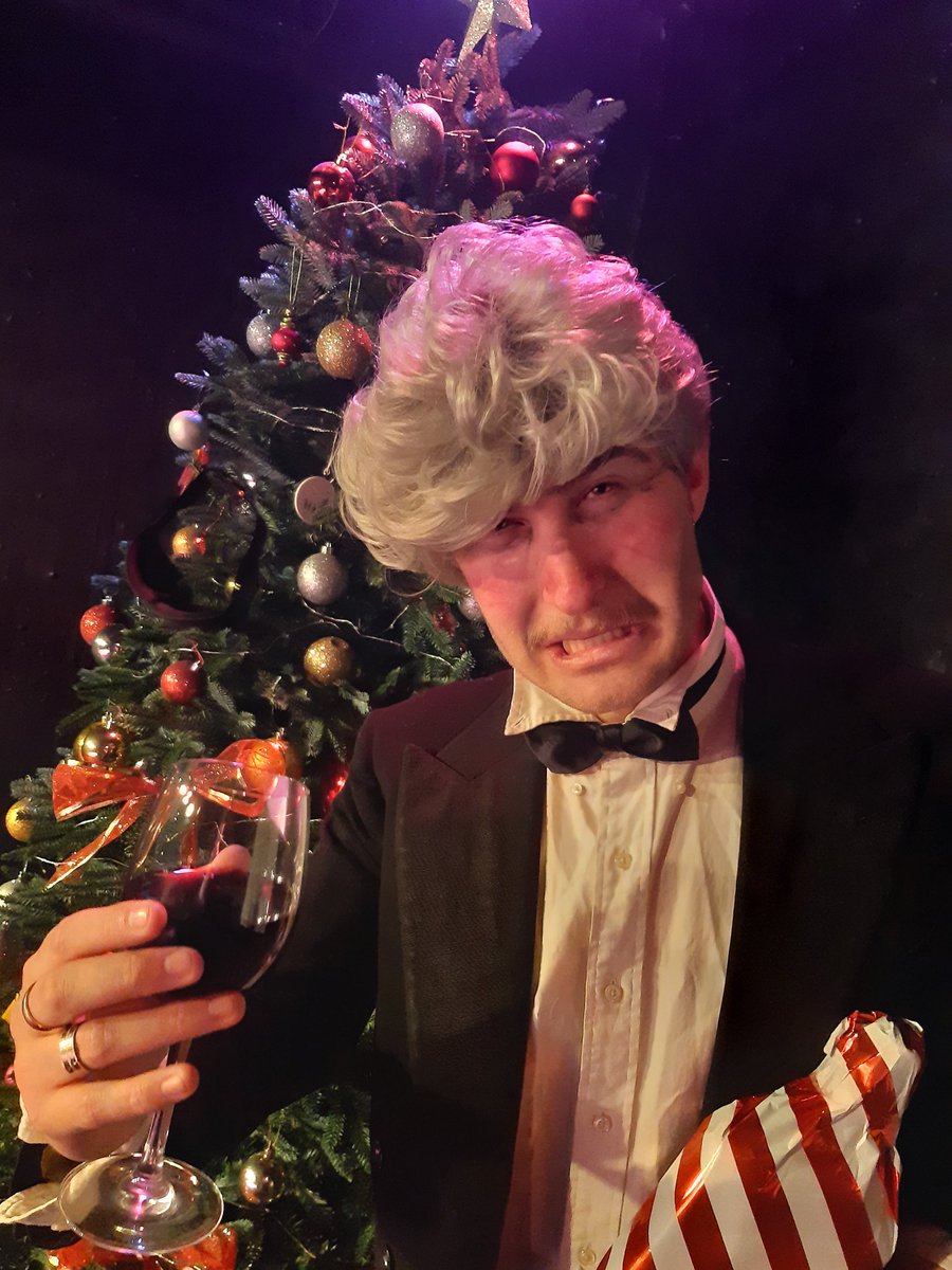 Big Wet Kisses to everyone who came along for our Boozy Woozy Crimbo Bash last night 💋
It was quite simply bonkers! 
Thanks <a href="/RosieBTheatre/">Rosemary Branch</a> for hosting our madness 😘
Merry Everyone, here's a cheers from good old Gluggins