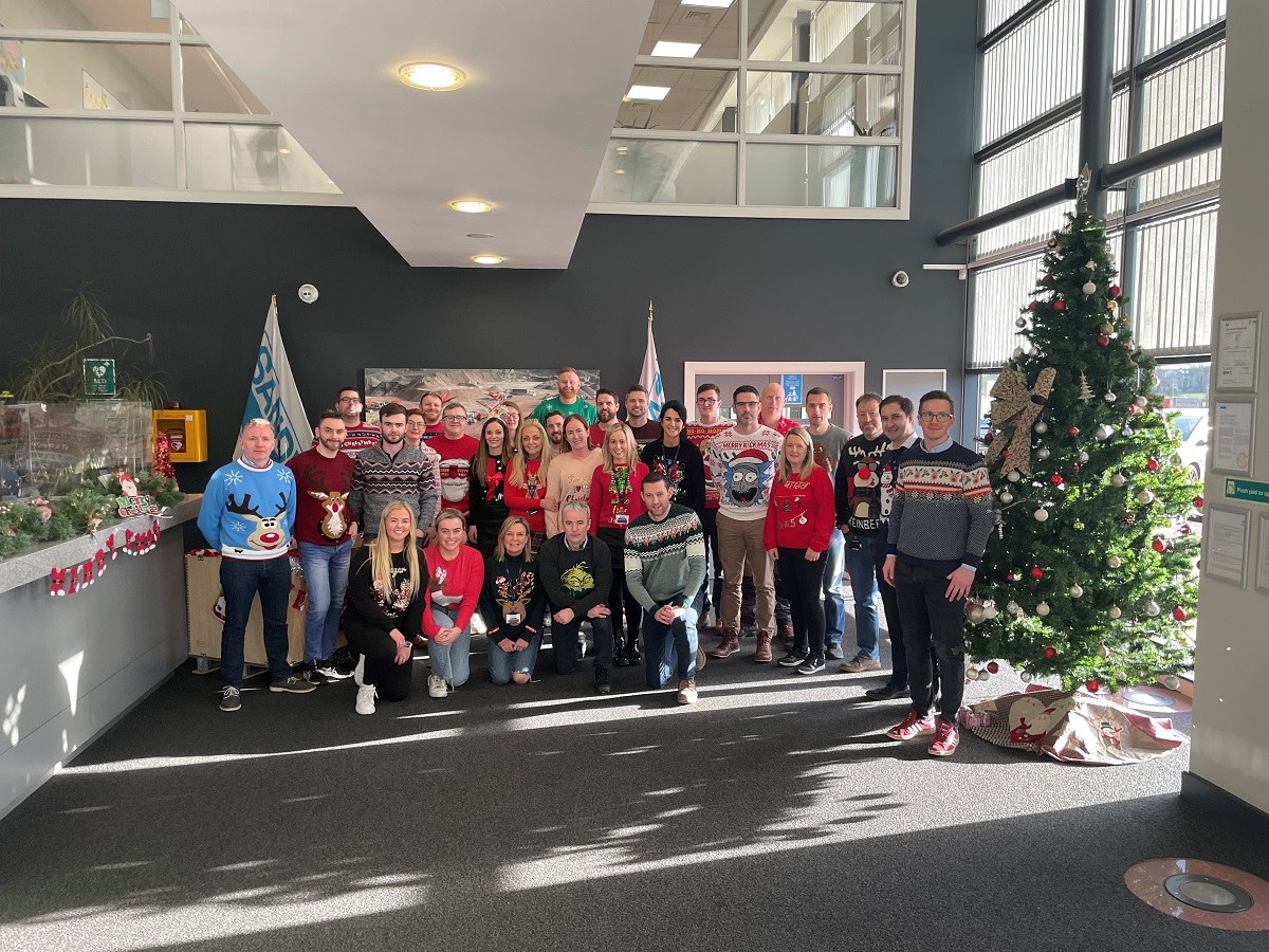 sandvikmobiles's tweet photo. Sandvik Mobiles' team have been getting in the Christmas spirit celebrating #Christmasjumperday. Employees at both our UK sites wore their festive sweaters last Thursday to raise funds for the worthy #Savethechildren charity.
#sandvikmobiles #gettinginthechristmasspirit https://t.co/SQVbEUGR3O