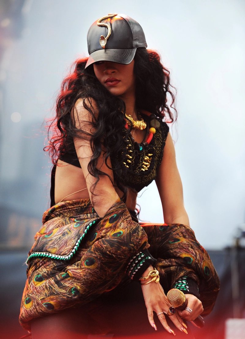 therihprint's tweet image. 2 months until Rihanna x Super Bowl🏆🏆