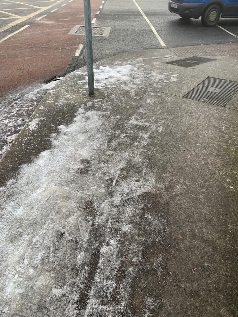 josephamadigan's tweet image. ⚠️Take care on icy footpaths❄

I have asked @dlrcc to commence gritting of all secondary Rds &amp;amp; housing estates in the county urgently.

Advisable for the elderly to stay indoors as much as is possible until the ice has cleared. Make sure to look out for your elderly neighbours!