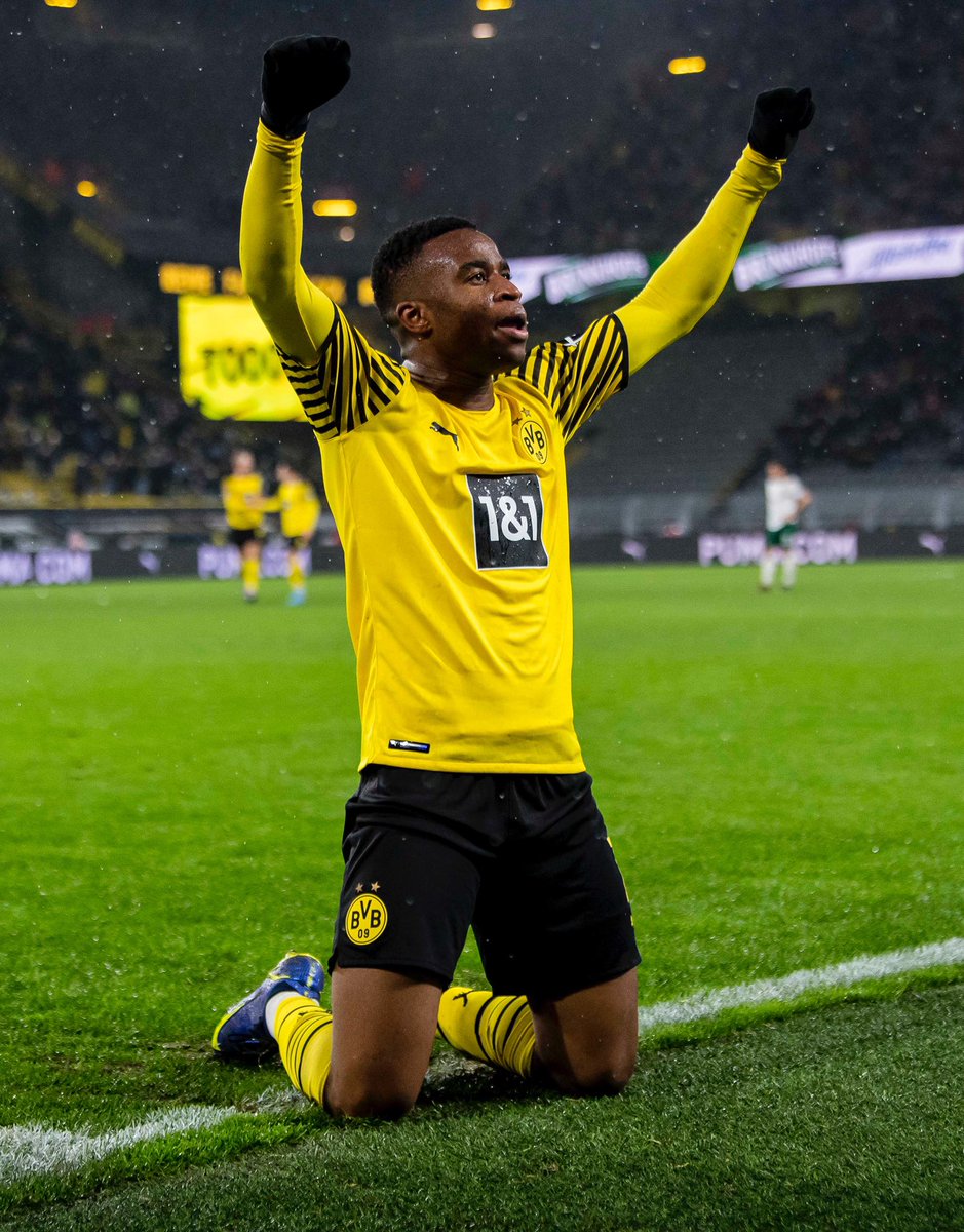 Informa @David_Ornstein: Tras la lesión de Broja, Chelsea explora fichar AHORA a Youssoufa Moukoko (18|🇩🇪), quien termina contrato de 2023. El delantero del Borussia Dortmund es la nueva PRIORIDAD de los 'Blues' tras el NO fichaje de Endrick. 🔸️Boehly quiere dar el GOLPE.