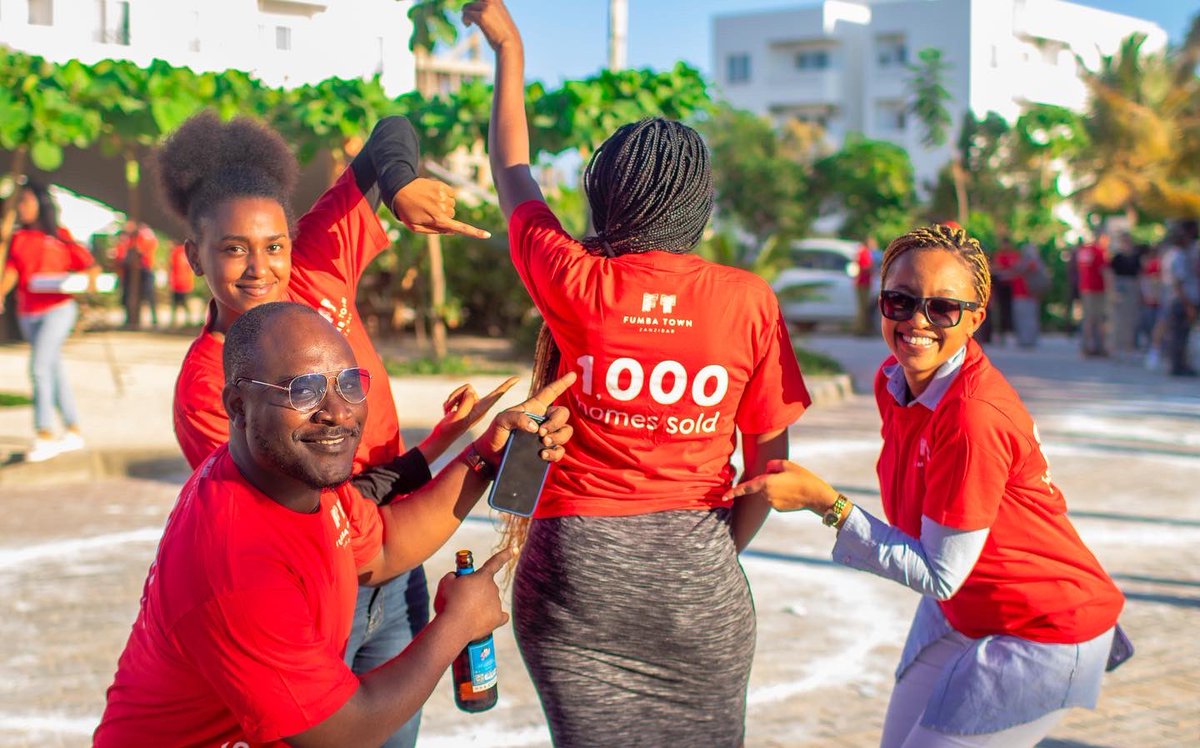 FumbaTown's tweet photo. We’re still reminiscing on our 1000 achievements!

The milestone of 1000 #HomesSold reflects the fantastic work and dedication of the entire CPS team and the endless support from the #FumbaTown community.

#MondayMotivation #Milestone #Achievement #Goals #VisionAchiever https://t.co/Uo8OJuXyAI