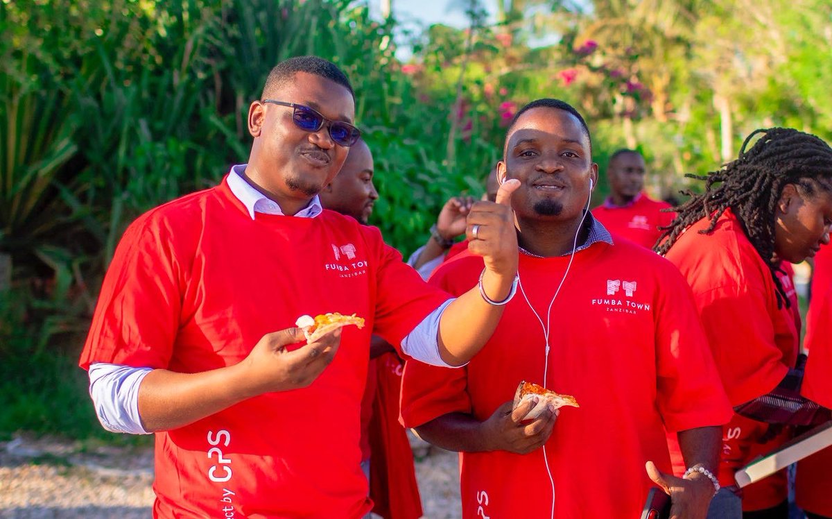 FumbaTown's tweet photo. We’re still reminiscing on our 1000 achievements!

The milestone of 1000 #HomesSold reflects the fantastic work and dedication of the entire CPS team and the endless support from the #FumbaTown community.

#MondayMotivation #Milestone #Achievement #Goals #VisionAchiever https://t.co/Uo8OJuXyAI