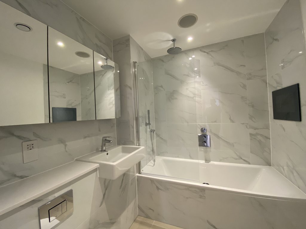 Just_Us_Global's tweet photo. A brand new off plan resale of a spacious 2 double bedroom apartment with an exceptional high ceiling in Regal Homes. 

Price : £ 1,395,300

For More Information : 
https://t.co/Bdpl5nuzES

#londonrealestate #londonflat #londonluxuryapartment #londonproperty #londonapartment https://t.co/KaqQAxmbAe