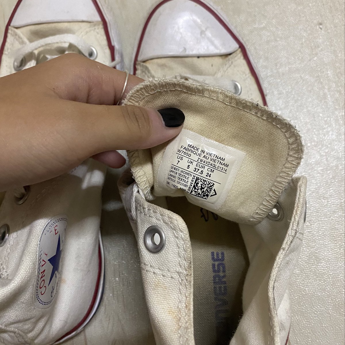 flowersnmine's tweet photo. Converse แท้มือสอง #K45
size: 37.5 ยาว24 (38ใส่ได้)
ราคา 300 รวมส่ง
#รองเท้ามือสองของแท้ #รองเท้ามือสอง #รองเท้าของแท้ #รองเท้าผ้าใบ #ส่งต่อ #ส่งต่อรองเท้า #รองเท้าconverse #converseมือสอง #ส่งต่อconverse #converseหุ้มข้อ #คอนเวิร์ส #คอนเวิร์สมือสอง https://t.co/2z4J10i26y