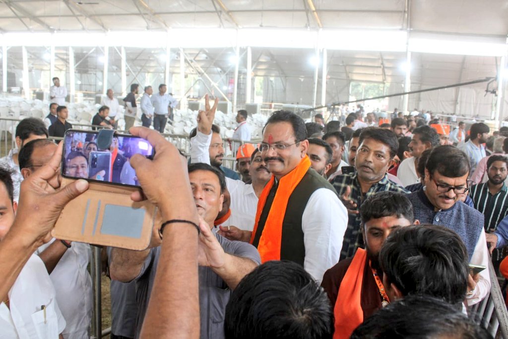 સ્વર્ણિમ ગુજરાતના નિર્માણ માટે ગાંધીનગર ખાતે આયોજિત "શપથગ્રહણ સમારોહ" માં માન. મુખ્યમંત્રી શ્રી <a href="/Bhupendrapbjp/">Bhupendra Patel</a>જી સહિત મંત્રીમંડળના સૌ મંત્રીશ્રીઓને શપથ લેવા બદલ ખૂબ ખૂબ અભિનંદન સહ સફળ કાર્યકાળની શુભેચ્છાઓ પાઠવું છું.