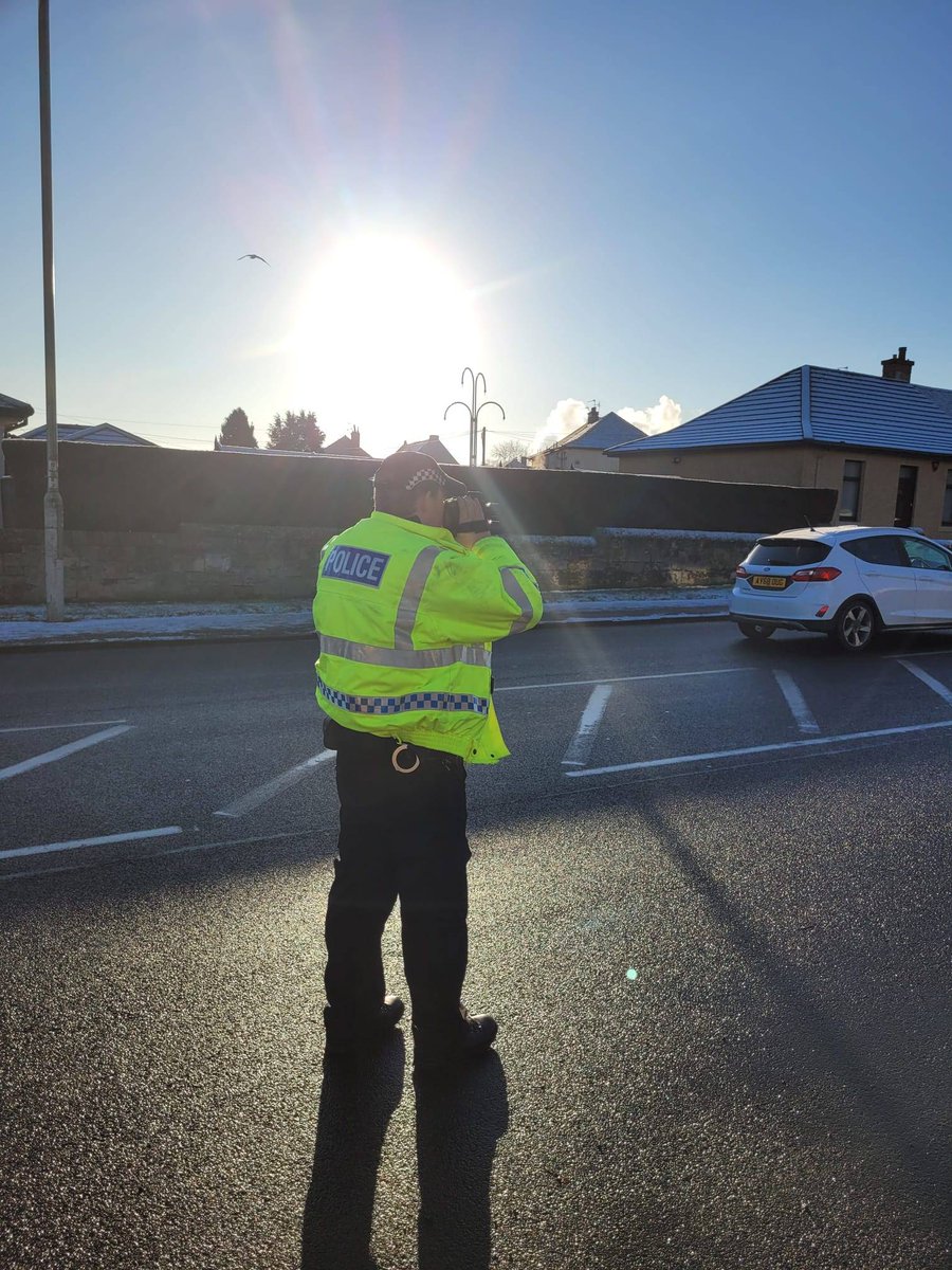 PSOSCowdenbeath's tweet image. 👮‍♂️In the Community👮‍♂️

Our officers have been carrying out speed checks this cold winter's morning in the #Lochgelly area.

With the temperatures being sub-zero, driving conditions can be treacherous.

Is your vehicle winter ready?

#KeepXmasSafe
#OpParamount
#SpeedKills