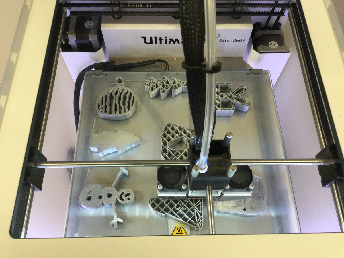 WynyardPrimary's tweet photo. Year 3 have been very busy using 3D modelling software to design their own Christmas decorations before printing them on the 3D printer! https://t.co/5dbPS2UTOx