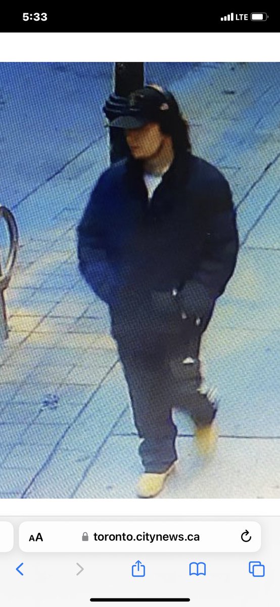 Do you recognize this guy? Toronto Police believe he is suspect responsible for two random slashing attacks downtown. First one was at Dundas/Victoria on Friday. Second attack was yesterday morning at Yonge/Adelaide.  Young man dressed in black with tan construction boots