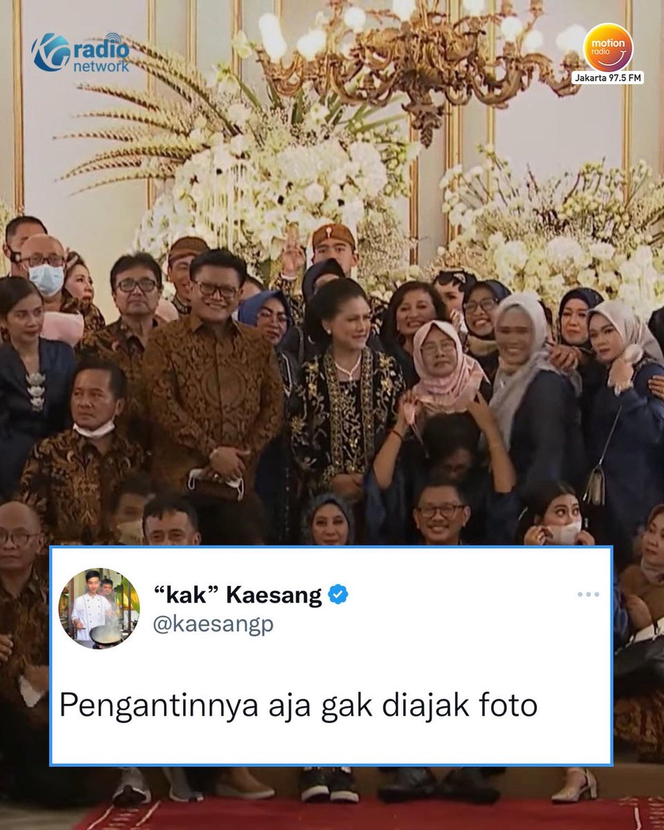 MOTION975FM's tweet image. Momen momen lucu di acara nikahan Kaesang Erina 🤩

Di sela padetnya rangkaian acara nikahan, rupanya Kaesang tetap aktif nge-twit loh Temen Motion!

Kaesang ini emang suka banget guyon yaa? Gimana menurut Temen Motion? 😆

📷 Twitter/kaesangp

#MotionUpdate #motion975fmjkt