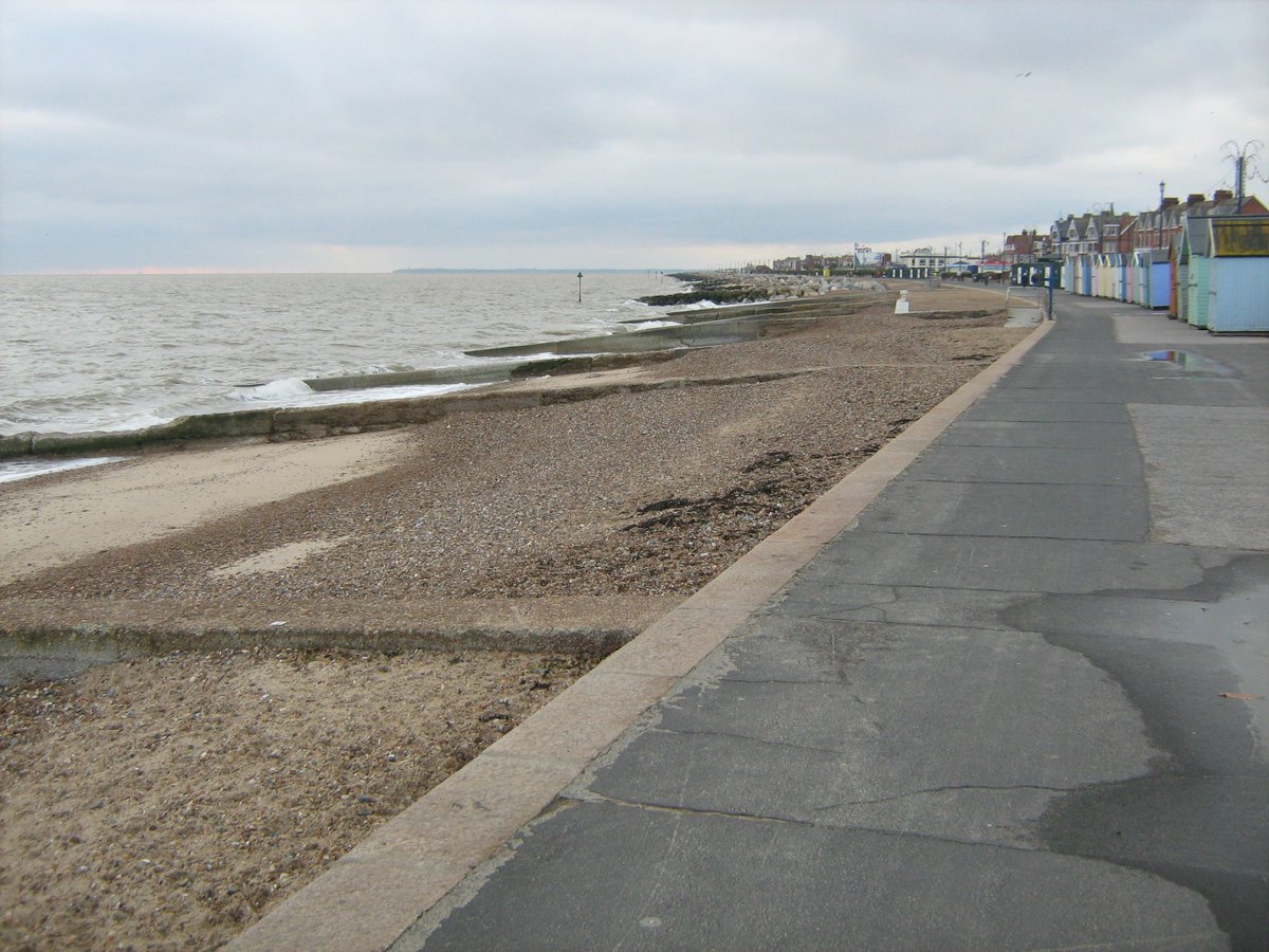 jonnyald's tweet photo. down at Felixstowe beach #swimmer #lookscold #grey #driftwoodcat #suffolk #coast https://t.co/dcPSiGF9Wm