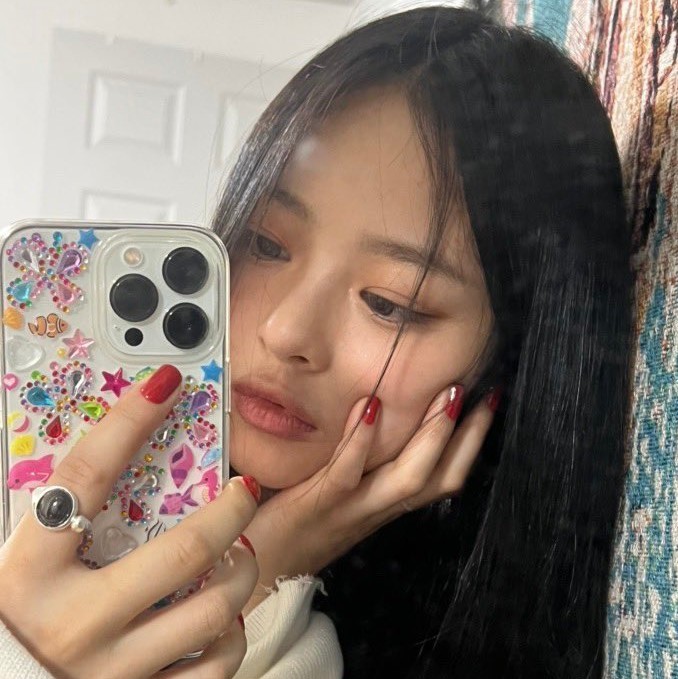 good evening, starting on a new week! kinda hard to believe that we're so far into the year already, and still grappling with so much; but as long as there are things to look forward to, tomorrow will welcome you warmly. so let's greet it together. take care, everyone 🌻